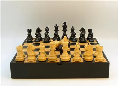 3.25" Black/Boxwood German Chessmen with Double Queens on Black/Maple Chest