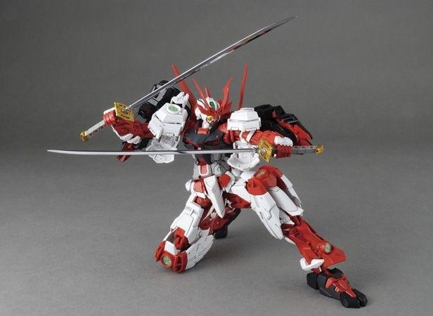 Bandai Gundam Model Kit: MG (Master Grade) 1/100 - "Gundam Build Fighters" - Sengoku Astray - Image 3