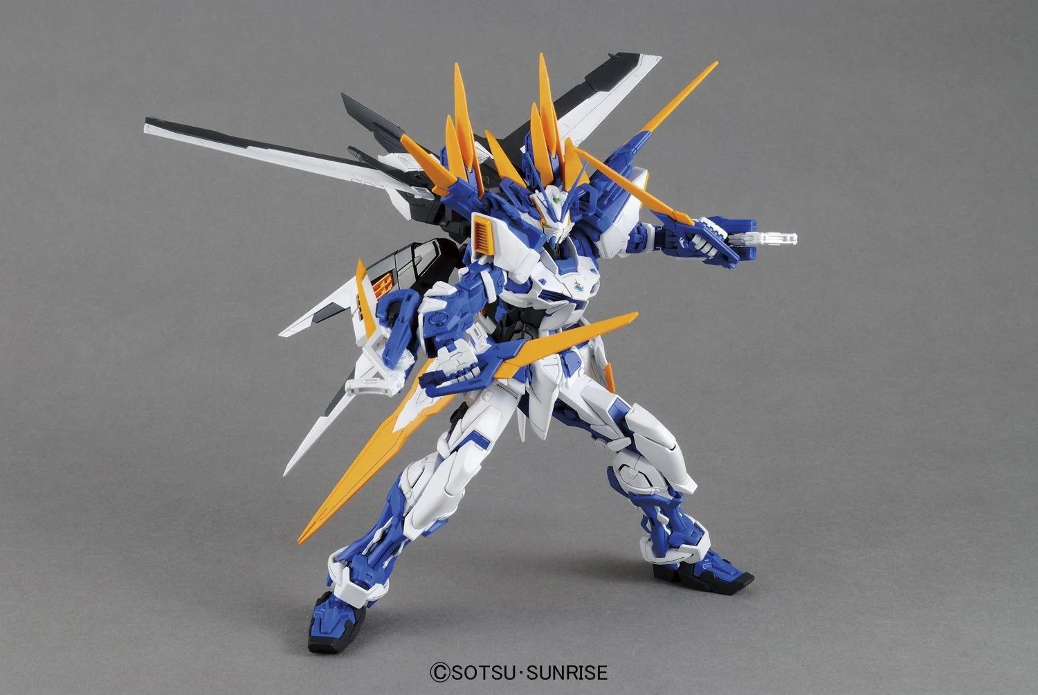 Bandai Gundam Model Kit: MG (Master Grade)  1/100 - "Gundam SEED Astray" - MBF-P03D Gundam Astray Blue Frame D - Image 2