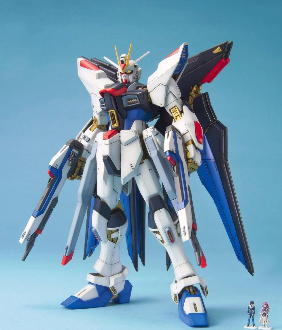 Bandai Gundam Model Kit: MG (Master Grade) 1/100 - "Gundam SEED Destiny" - Strike Freedom