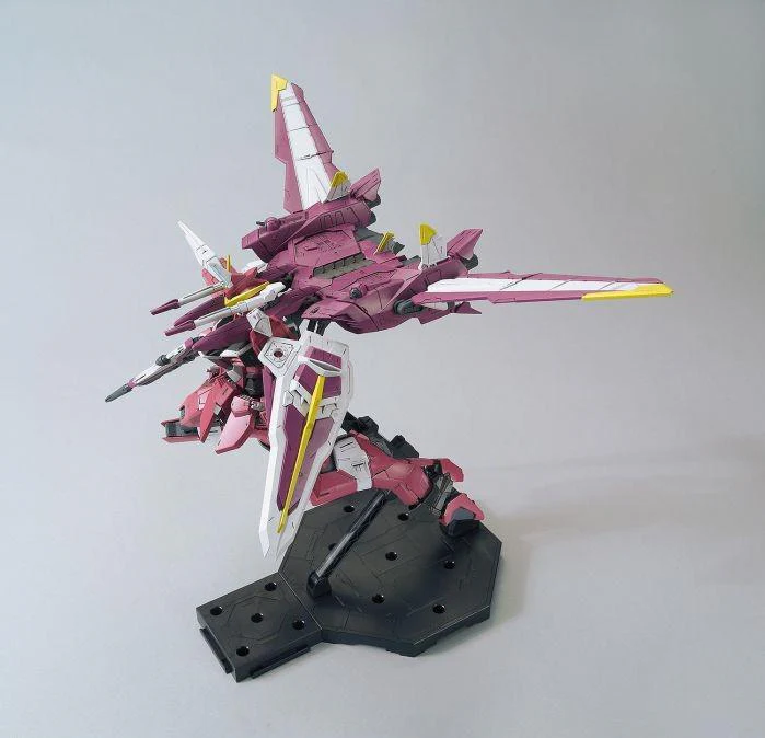 Bandai Gundam Model Kit: MG (Master Grade) 1/100 - "Gundam SEED" - ZGMF-X09A Justice - Image 3