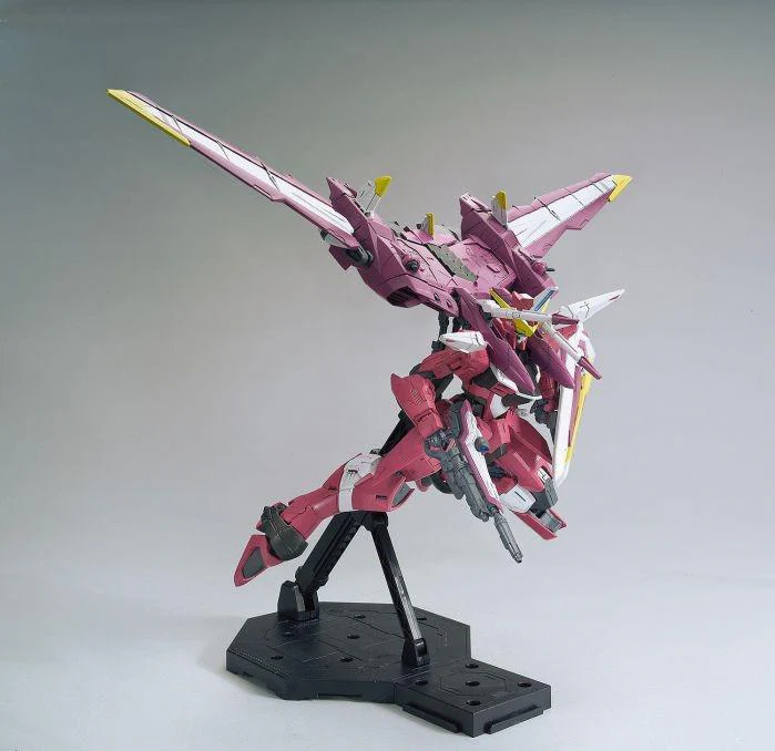 Bandai Gundam Model Kit: MG (Master Grade) 1/100 - "Gundam SEED" - ZGMF-X09A Justice - Image 4