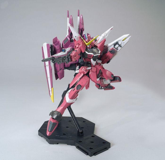 Bandai Gundam Model Kit: MG (Master Grade) 1/100 - "Gundam SEED" - ZGMF-X09A Justice - Image 8