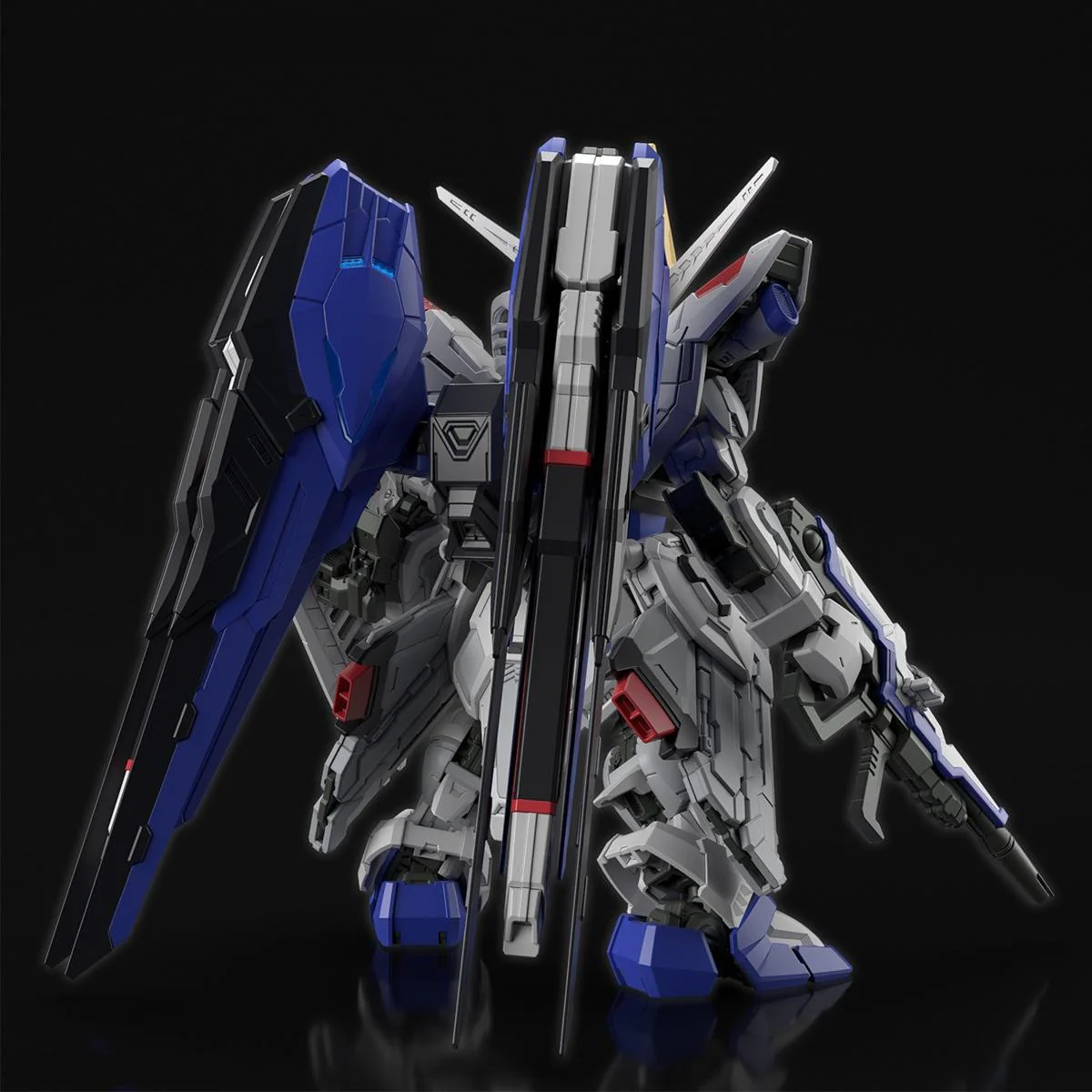 Bandai Gundam Model Kit: MGSD (Master Grade SD) 1/100 - "Mobile Suit Gundam Seed" - Freedom Gundam - Image 6