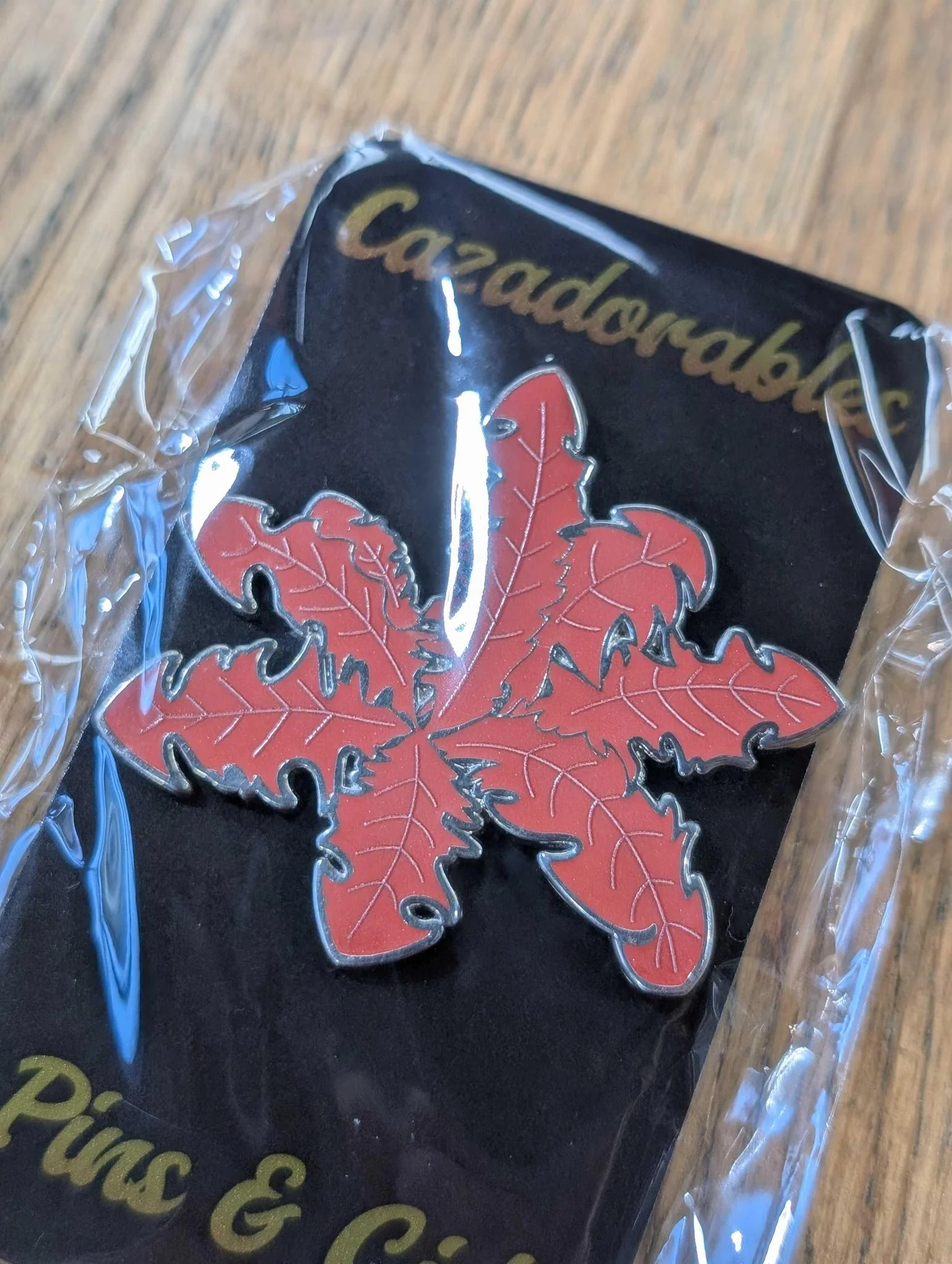 Cazadorable Pins & Gifts: Elder Scrolls Nirnroot Glow in the Dark Enamel Pin