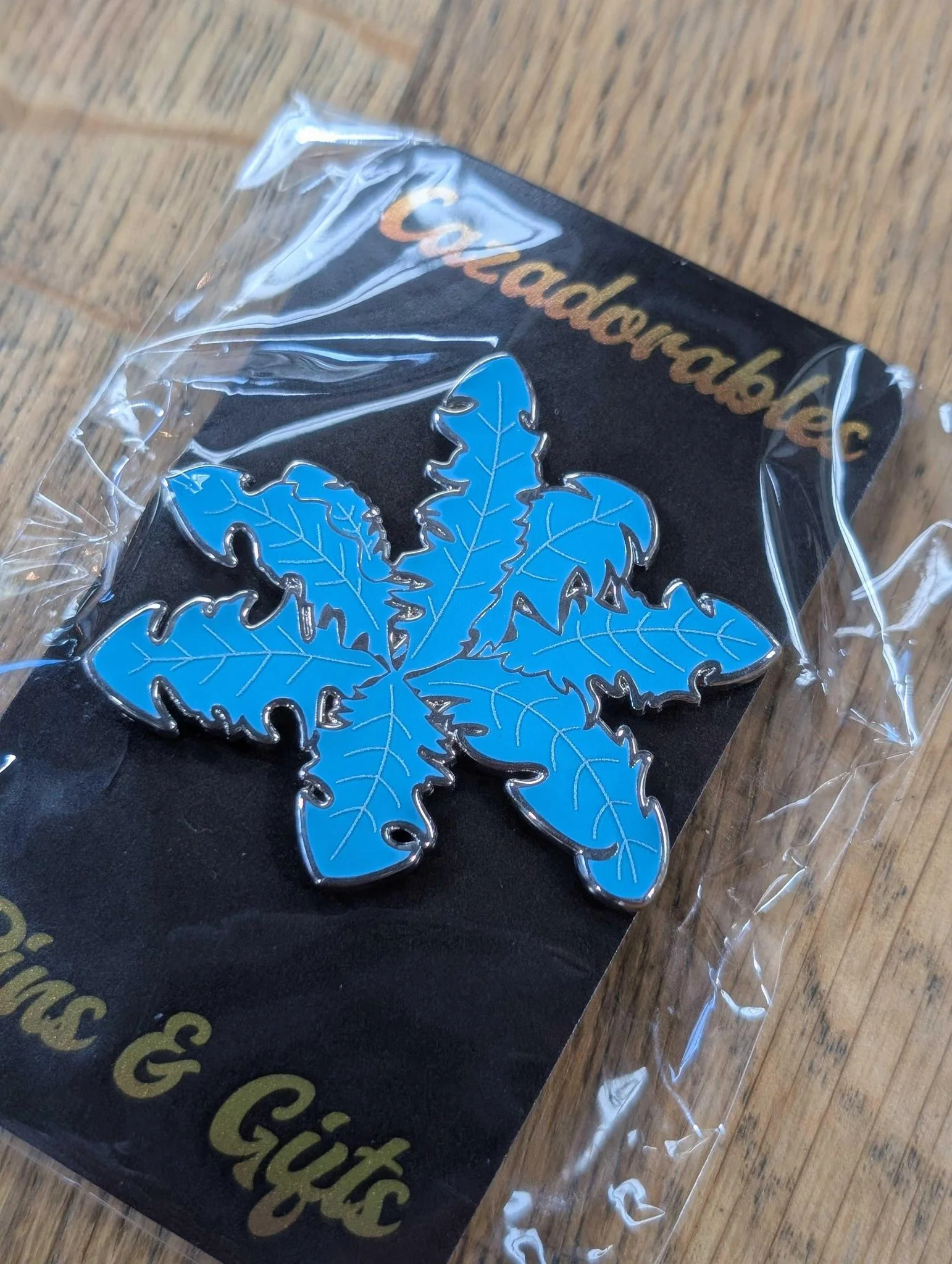 Cazadorable Pins & Gifts: Elder Scrolls Nirnroot Glow in the Dark Enamel Pin - Image 2