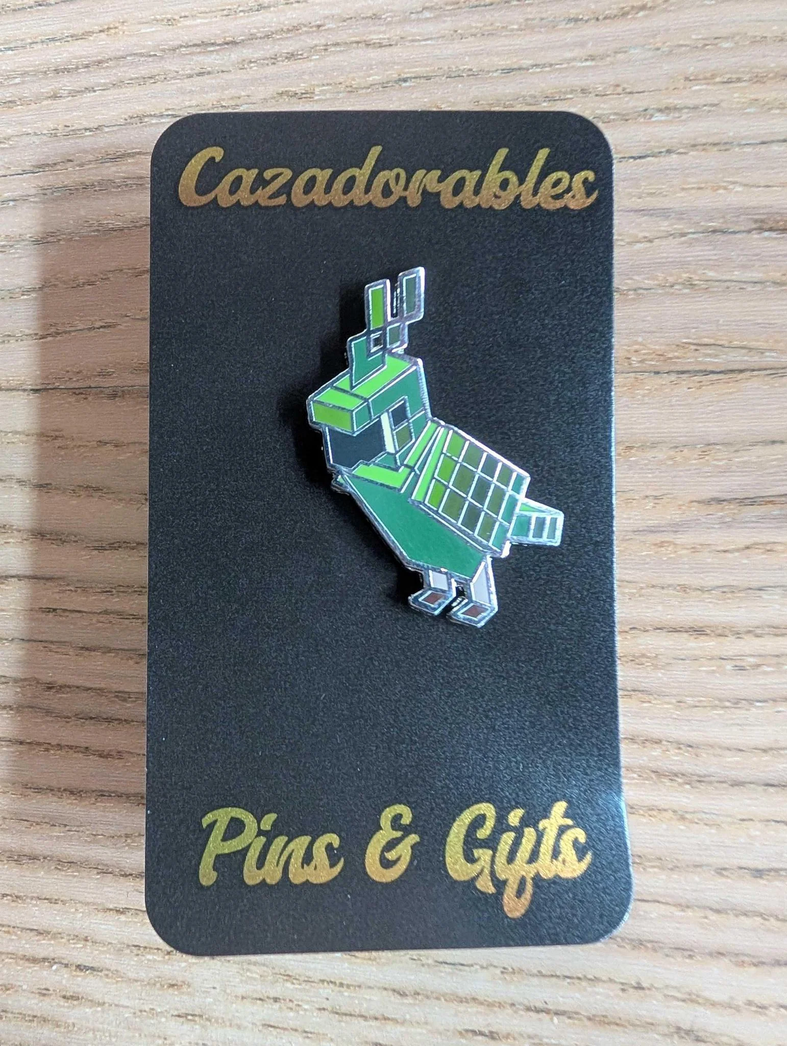 Cazadorable Pins & Gifts: Minecraft Parrot Enamel Pin - Image 3