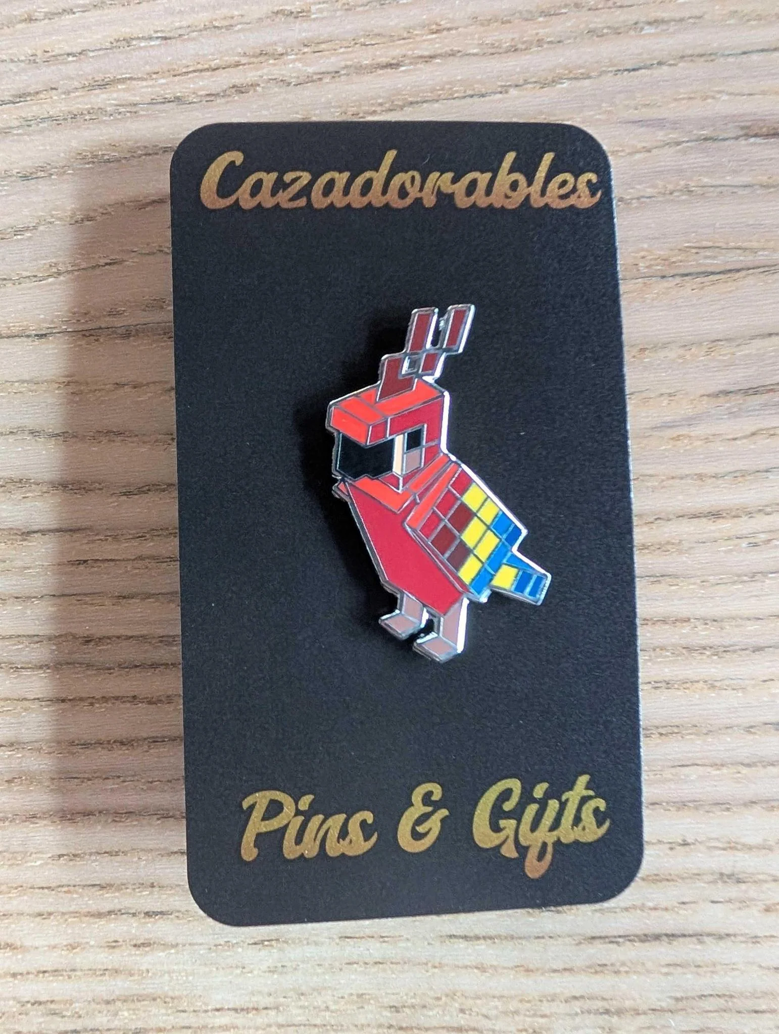 Cazadorable Pins & Gifts: Minecraft Parrot Enamel Pin - Image 4