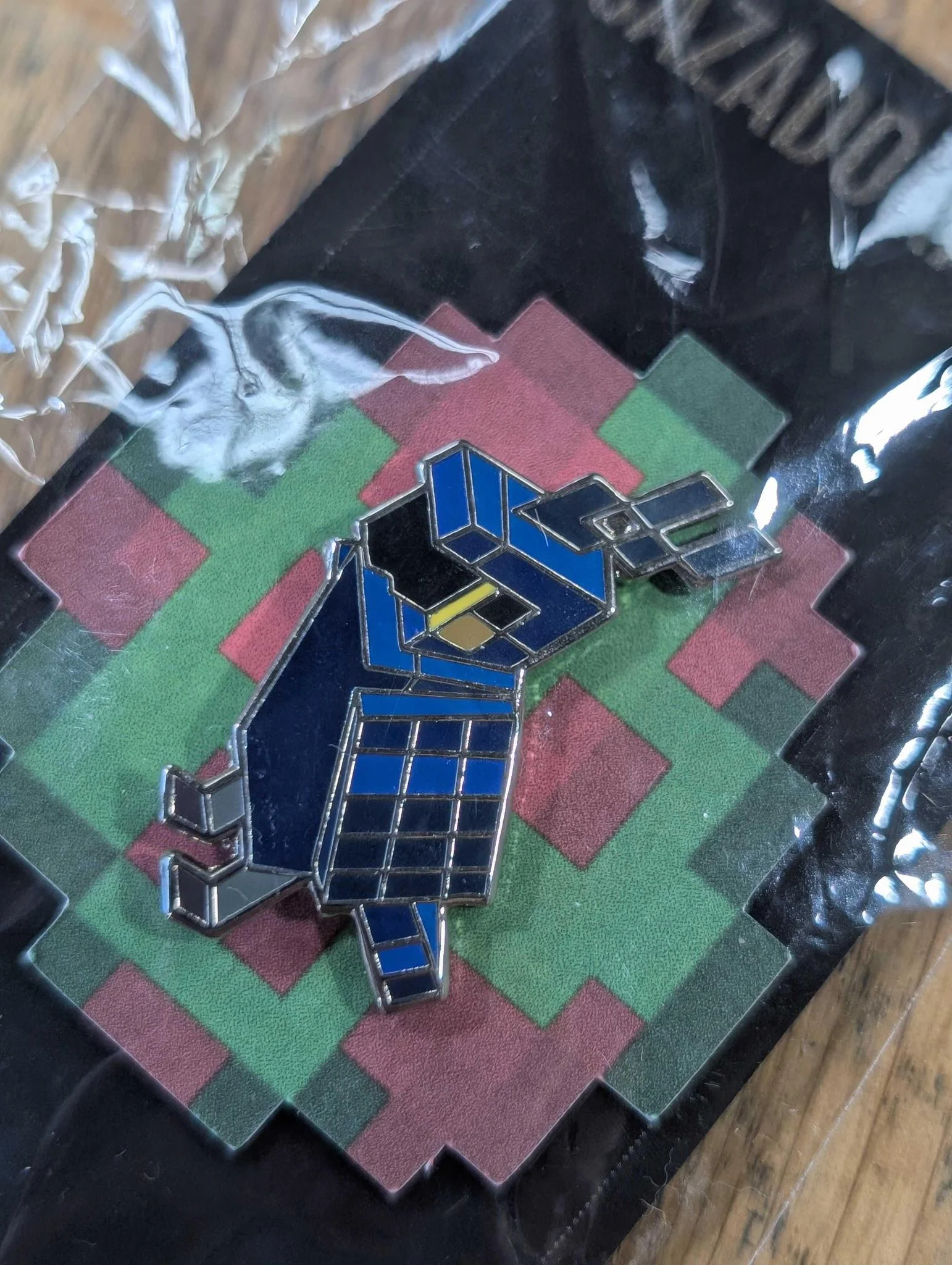 Cazadorable Pins & Gifts: Minecraft Parrot Enamel Pin - Image 5