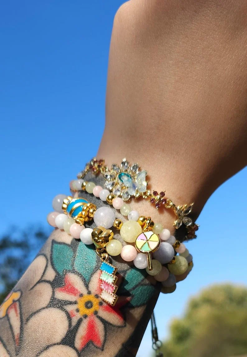 Cazadorable Pins & Gifts: Mystery Crystal Bracelets - Image 4