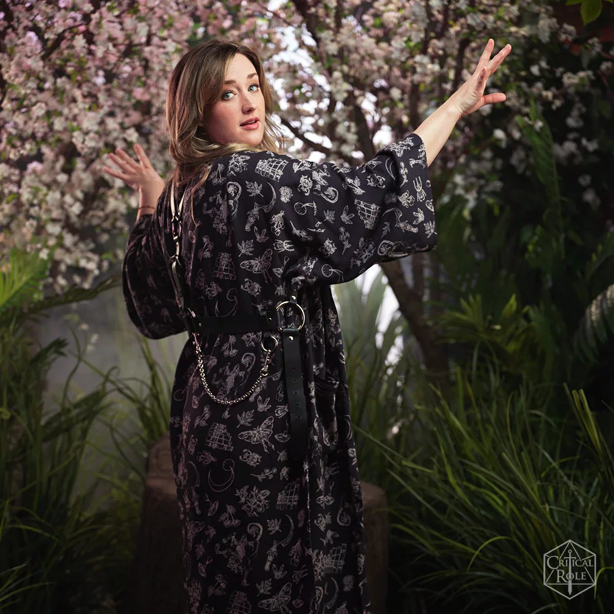 Darrington Press Guild: Bells Hells Collection: Fearne Calloway Duster Kimono - XSmall/Small - Image 6